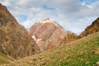 Yazın, Tacikistan, Orta Asya 'daki Fan Dağları' nın Dağ Manzarası