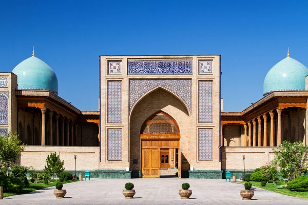 哈斯特伊玛目广场 Hazrati Imam 是塔什干的一个宗教中心 乌兹别克斯坦 塔什干是丝绸之路上的一座城市 它也被称为星期五清真寺 — 图库照片