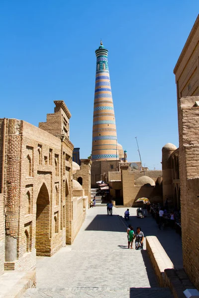 Khiva Uzbequistão Maio 2015 Cidade Velha Construída Tijolo Ochra Decorada — Fotografia de Stock