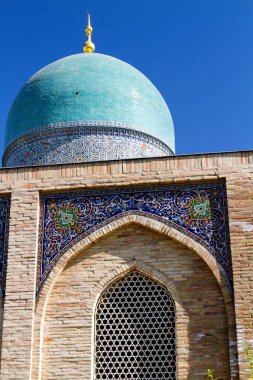Hast İmam Meydanı (Hazrati İmam), Taşkent 'in dini merkezidir. Özbekistan, Orta Asya. Taşkent ipek bir yol üzerinde bir şehir. Aynı zamanda cuma camii de deniyor.