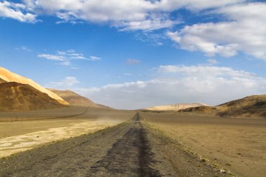 Pamir otoyolu. Marco Polo ipek yolu. Gorno Badakhsan ili, Tacikistan. Orta Asya Pamir Anayolu Kırgızistan 'dan Murghab' a Wakhan Vadisi 'nden Khorog' a oradan da Dushanbe 'ye gider..