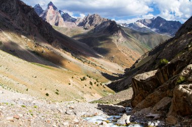 Yazın, Tacikistan, Orta Asya 'daki Fan Dağları' nın Dağ Manzarası