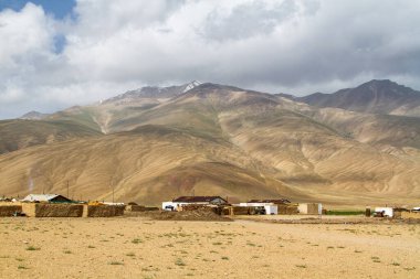 Bolonkul köyü, Pamir, Tacikistan, Orta Asya 'da küçük bir yerleşim yeri. Bolonkul Tacikistan 'daki en soğuk yerdir..