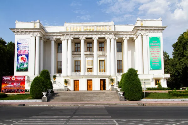 Teatr Opery Baletu Aini Sierpnia 2015 Duszanbe Tadżykistan Teatr Tadżyckiego — Zdjęcie stockowe