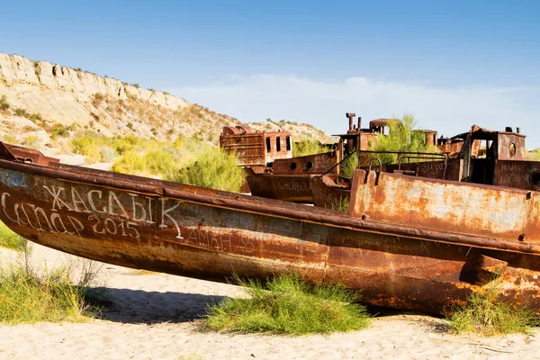 Rustieke Boten Een Scheepsbegraafplaats Een Woestijn Rond Moynaq Muynak Moynoq — Stockfoto