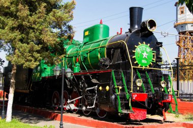 Taşkent demiryolu müzesindeki eski buhar treni, Özbekistan, Orta Asya