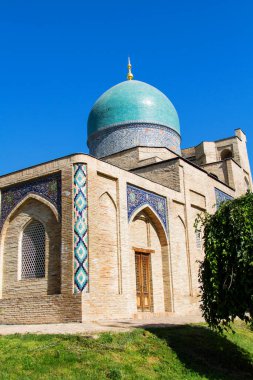 Hast İmam Meydanı (Hazrati İmam), Taşkent 'in dini merkezidir. Özbekistan, Orta Asya. Taşkent ipek bir yol üzerinde bir şehir. Aynı zamanda cuma camii de deniyor.