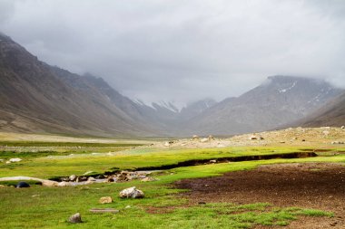Pamir otoyolu. Marco Polo ipek yolu. Gorno Badakhsan ili, Tacikistan. Orta Asya Pamir Anayolu Kırgızistan 'dan Murghab' a Wakhan Vadisi 'nden Khorog' a oradan da Dushanbe 'ye gider..