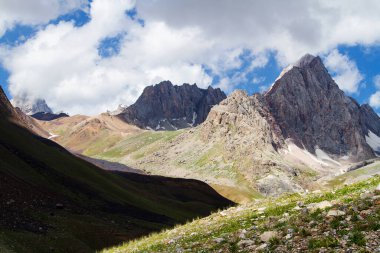 Yazın, Tacikistan, Orta Asya 'daki Fan Dağları' nın Dağ Manzarası
