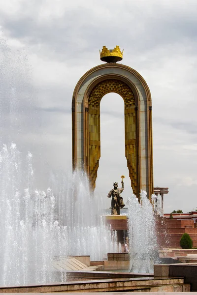 Ismoil Somoni Monument August 2015 Dushanbe Tajikistan Sculpture Made Colored — Stock Photo, Image