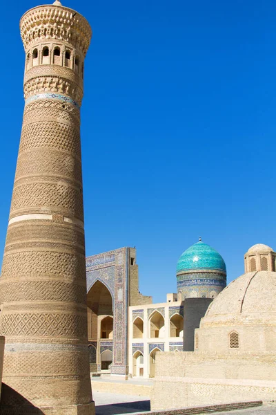 Pátio Mesquita Kalyan Decorado Com Azulejos Azuis Túmulo Xeque Frente — Fotografia de Stock