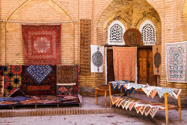 Ampla Gama Tapetes Feitos Mão Estilo Tradicional Pequeno Bazar Khiva — Fotografia de Stock