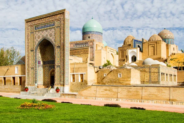 サマルカンド ウズベキスタン 2015年8月14日 シャーI Zinda記念複合体 サマルカンドのネクロポリス ウズベキスタン 中央アジア ユネスコ世界遺産 サマルカンドは絹の道にある — ストック写真