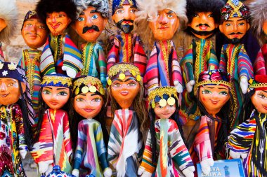 Buhara Çarşısı, Özbekistan 'da geleneksel oryantal bebek
