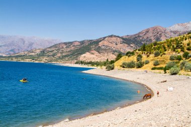Özbekistan 'da Charvak gölü ve dağlar, Orta Asya