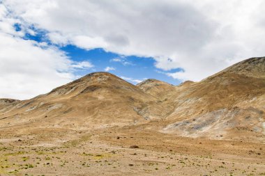 Pamir otoyolu. Marco Polo ipek yolu. Gorno Badakhsan ili, Tacikistan. Orta Asya Pamir Anayolu Kırgızistan 'dan Murghab' a Wakhan Vadisi 'nden Khorog' a oradan da Dushanbe 'ye gider..