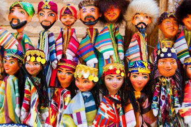 Buhara Çarşısı, Özbekistan 'da geleneksel oryantal bebek