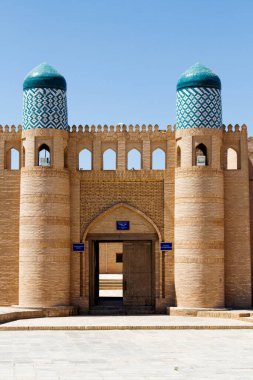 Khiva, Özbekistan, Orta Asya 'daki Kunya-Ark kalesinin kapısı ve duvarı