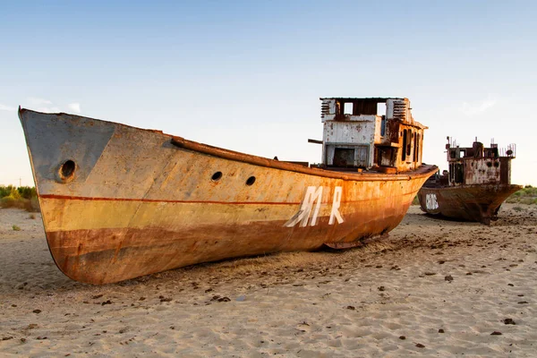 Bateaux Rustiques Sur Navire Cimetières Sur Désert Autour Moynaq Muynak — Photo