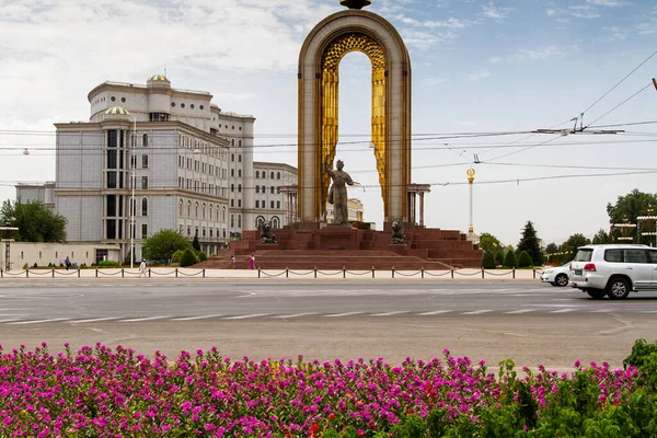 Ismoil Somoni Monument Agosto 2015 Dushanbe Tayikistán Escultura Hecha Metal —  Fotos de Stock