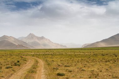 Pamir otoyolu. Marco Polo ipek yolu. Gorno Badakhsan ili, Tacikistan. Orta Asya Pamir Anayolu Kırgızistan 'dan Murghab' a Wakhan Vadisi 'nden Khorog' a oradan da Dushanbe 'ye gider..