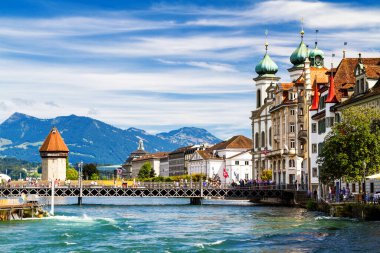 Lucerne, İsviçre 'de nehir kenarı