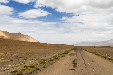 Pamir otoyolu. Marco Polo ipek yolu. Gorno Badakhsan ili, Tacikistan. Orta Asya Pamir Anayolu Kırgızistan 'dan Murghab' a Wakhan Vadisi 'nden Khorog' a oradan da Dushanbe 'ye gider..