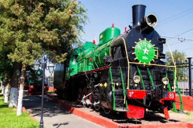 Taşkent demiryolu müzesindeki eski buhar treni, Özbekistan, Orta Asya