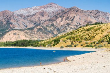 Özbekistan 'da Charvak gölü ve dağlar, Orta Asya