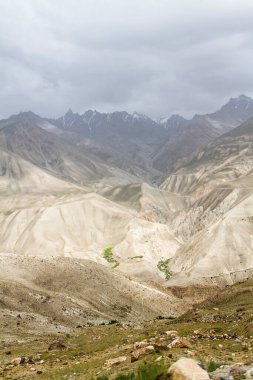 Pamir otoyolu. Marco Polo ipek yolu. Gorno Badakhsan ili, Tacikistan. Orta Asya Pamir Anayolu Kırgızistan 'dan Murghab' a Wakhan Vadisi 'nden Khorog' a oradan da Dushanbe 'ye gider..