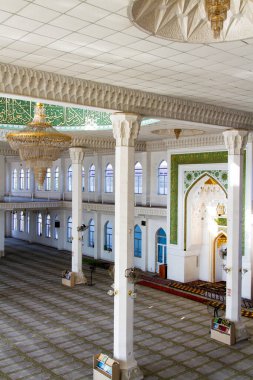 Khujand, Tacikistan 'daki caminin iç görüntüsü.