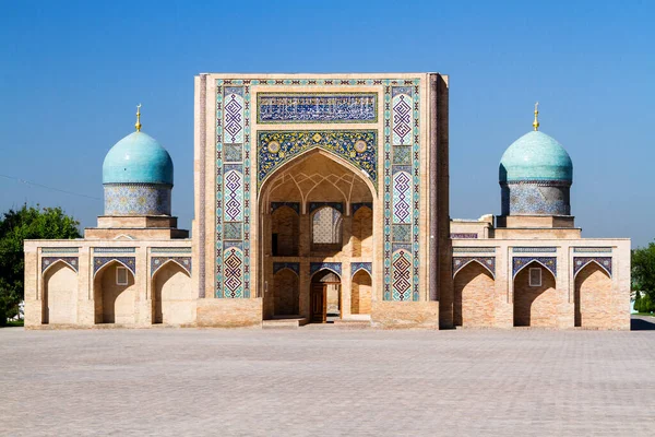 哈斯特伊玛目广场 Hazrati Imam 是塔什干的一个宗教中心 乌兹别克斯坦 塔什干是丝绸之路上的一座城市 它也被称为星期五清真寺 — 图库照片