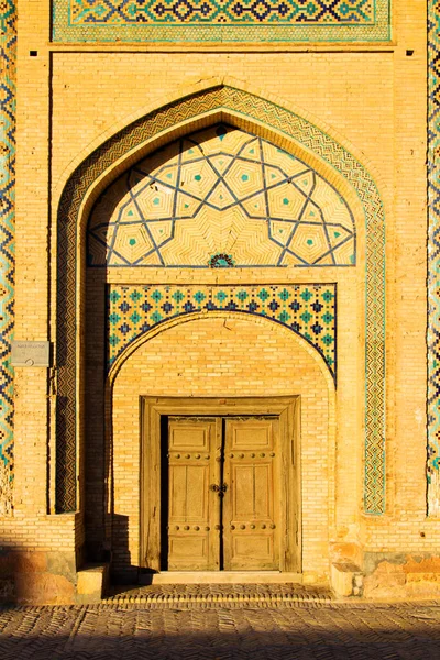 Дверь Стена Традиционным Цветочным Декором Хиве Узбекистан Центральная Азия — стоковое фото