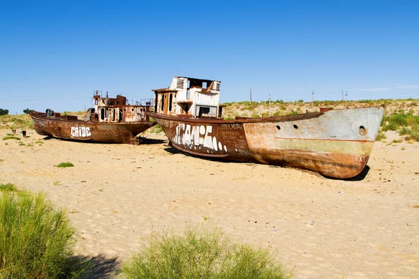 Rustieke Boten Een Scheepsbegraafplaats Een Woestijn Rond Moynaq Muynak Moynoq — Stockfoto