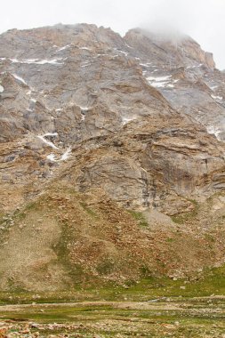 Pamir otoyolu. Marco Polo ipek yolu. Gorno Badakhsan ili, Tacikistan. Orta Asya Pamir Anayolu Kırgızistan 'dan Murghab' a Wakhan Vadisi 'nden Khorog' a oradan da Dushanbe 'ye gider..