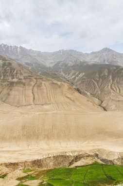 Wakhan Coridor. Marco Polo ipek yolunda Pamir otoyolunun yanında Panj Nehri (Amu Darya) tarafından bölündü. Gorno Badakhsan ili, Tacikistan, Orta Asya