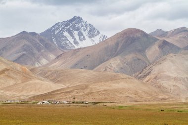 Murghab (Murghob), Pamir dağları, Gorno Badakhshan Özerk Bölgesi, Tacikistan, Orta Asya. Pamir Otoyolu Kırgızistan 'dan Murghab' a Wakhan Vadisi 'nden Khorog' a oradan da Dushanbe 'ye çıkar..