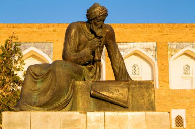 Ebu Abdullah Muhammed, Khiva 'daki Musa el-Harizmi Anıtı' nı ibn etti. Özbekistan