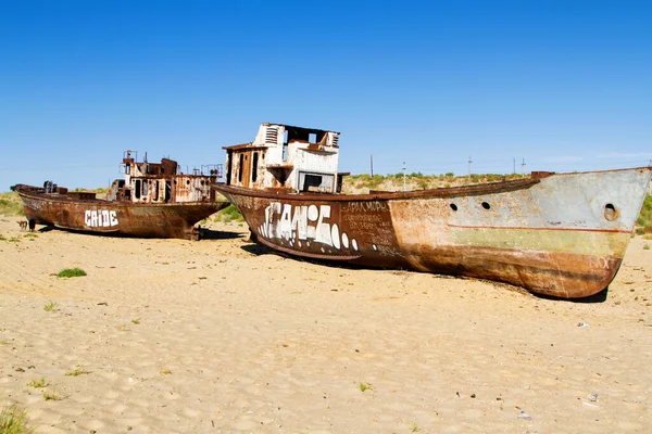 Rustieke Boten Een Scheepsbegraafplaats Een Woestijn Rond Moynaq Muynak Moynoq — Stockfoto