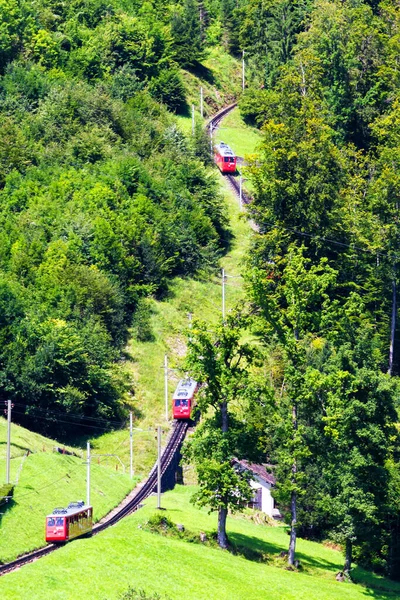 Švýcarský Vysokohorský Železniční Vlak Stoupající Horu Pilatus Poblíž Lucernu Švýcarsko — Stock fotografie