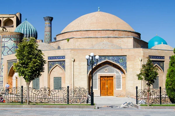 从远处看撒马尔罕的登记站 乌兹别克斯坦 — 图库照片