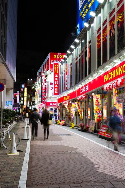 2015年1月16日 パチンコパーラー2015年11月16日 東京都港区 日本のパチンコによる年間収益 3780億ドル 世界のギャンブル収益よりも大きいです — ストック写真