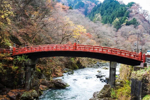 栃木県日光市にある赤神聖な神橋 日光は古い日本の首都です — ストック写真