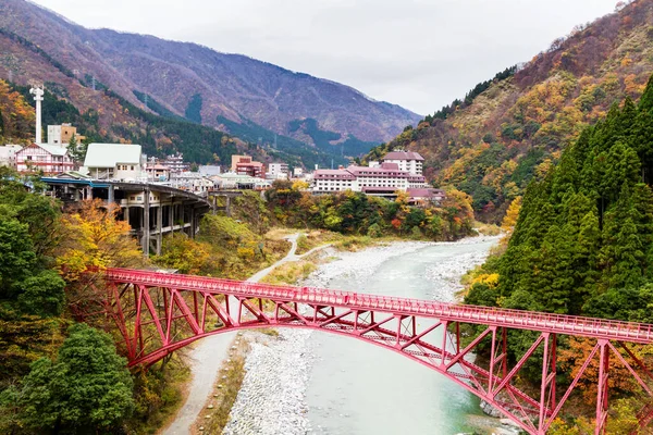 黒部峡谷鉄道赤橋 — ストック写真