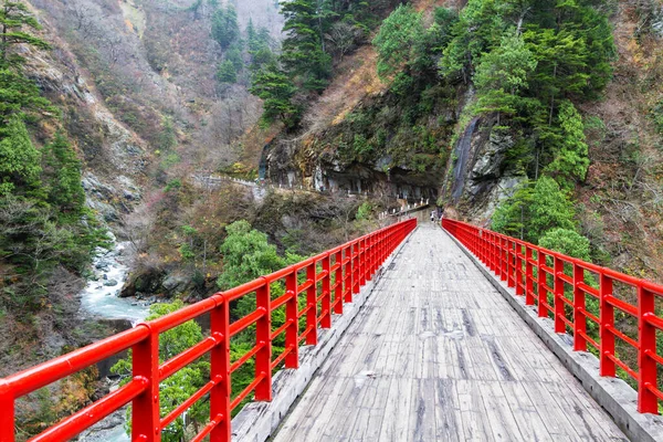 日本の黒部峡谷橋 — ストック写真