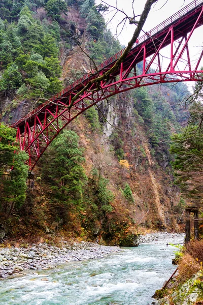 黒部峡谷鉄道赤橋 — ストック写真