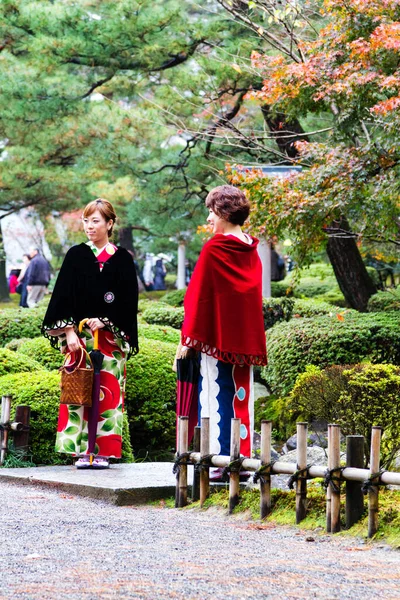 Kyoto Nov Par Chicas Visten Como Maiko Geisha Tradicionales Noviembre — Foto de Stock