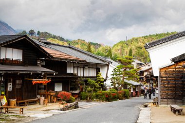 Tsumago, Edo döneminden beri Japonya 'nın geleneksel posta kasabası. Ünlü Nakasendo yolu Magome ve Tsumago kasabaları arasında uzanıyor..