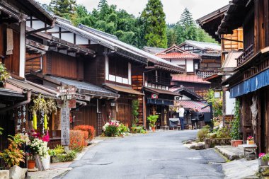 Tsumago, Edo döneminden beri Japonya 'nın geleneksel posta kasabası. Ünlü Nakasendo yolu Magome ve Tsumago kasabaları arasında uzanıyor..