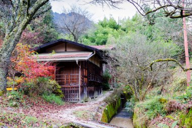 Tsumago, Edo döneminden beri Japonya 'nın geleneksel posta kasabası. Ünlü Nakasendo yolu Magome ve Tsumago kasabaları arasında uzanıyor..